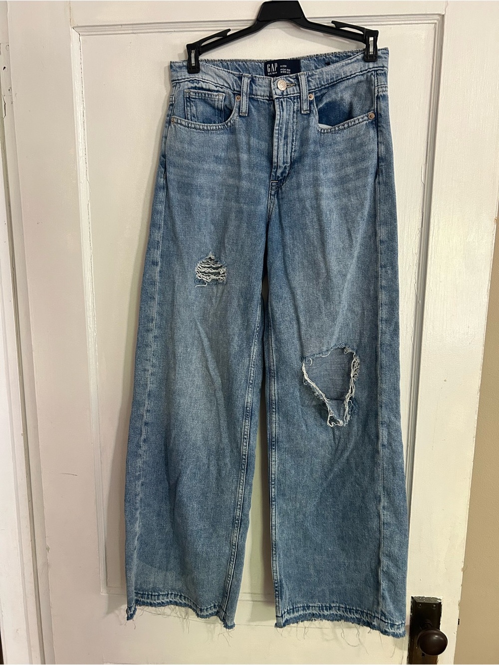 GAP Women's Light Blue Distressed Wide-Leg Jeans